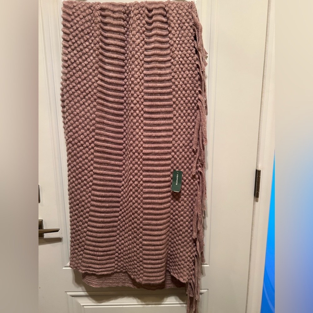 Simons Lilac knitted throw blanket